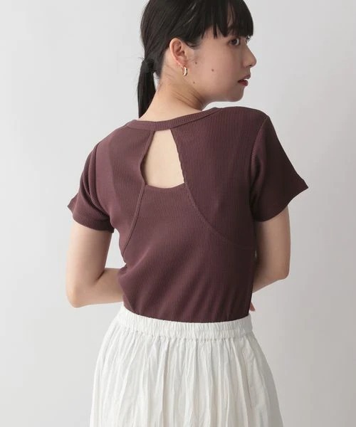 LOWRYS FARM(ローリーズファーム)の「バックオープンTシャツ 297159(Tシャツ/カットソー・レディース・ブラック/オフホワイト/ブラウン・FREE)」の3枚目の写真