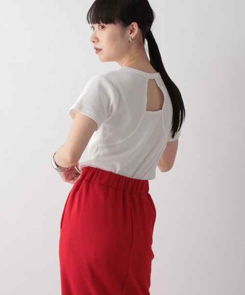 LOWRYS FARM(ローリーズファーム)の「バックオープンTシャツ 297159(Tシャツ/カットソー・レディース・ブラック/オフホワイト/ブラウン・FREE)」の1枚目の写真