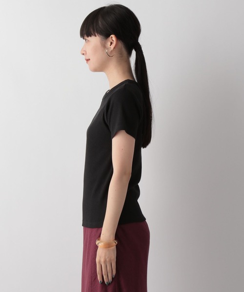 LOWRYS FARM(ローリーズファーム)の「バックオープンTシャツ 297159(Tシャツ/カットソー・レディース・ブラック/オフホワイト/ブラウン・FREE)」の4枚目の写真
