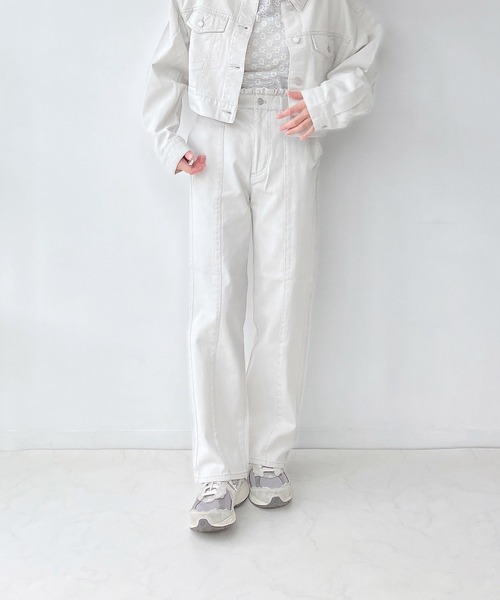 AS KNOW AS plus（アズノゥアズプラス）の「♪フラッシャー付 ハイウエストデニム セミワイドパンツ（デニムパンツ・レディース・ブラック/カーキ/アイボリー/ケミカルウォッシュ/ホワイト系/ブラック系/モカ/サックスブルー/ホワイト系その他/ブラック系その他/グリーン系その他/ブルー系1/ホワイト系1/ピンク/アイボリー系・FREE）」の4枚目の写真