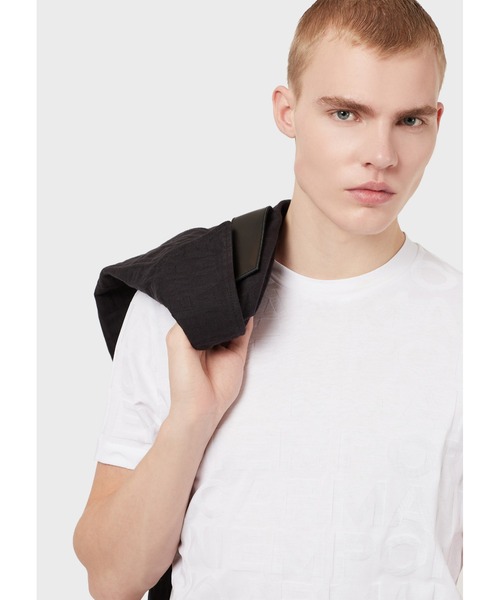 EMPORIO ARMANI（エンポリオアルマーニ）の「【エンポリオ アルマーニ】Tシャツ ジャージー製 エンポリオ アルマーニ ジャカードレタリング（Tシャツ/カットソー・メンズ・ブラック/ホワイト系その他・SMALL/MEDIUM/LARGE/X-LARGE/X-SMALL）」の2枚目の写真