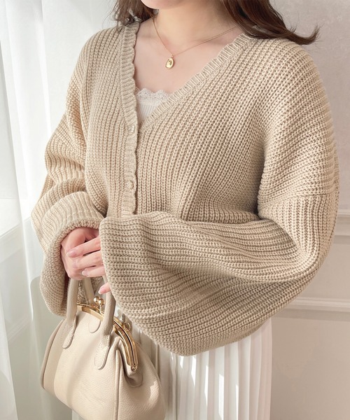 apres jour（アプレジュール）の「スカラップVネックカーディガン