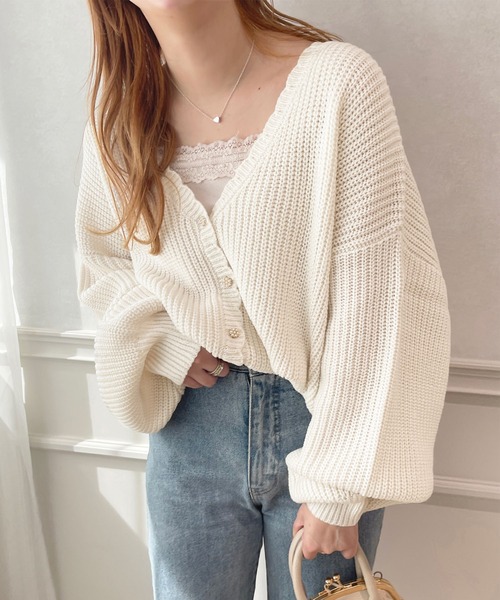 apres jour(アプレジュール)の「スカラップVネックカーディガン【ZOZOTOWN限定アイテム】(カーディガン/ボレロ・レディース・ライトピンク/ライトベージュ/ラベンダー/オフホワイト・X-LARGE/フリー)」の5枚目の写真