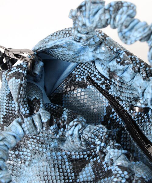 HVISK（ヴィスク）の「【HVISK】JOLLY RUSH SNAKE（ショルダーバッグ・レディース・ブルー・FREE）」の3枚目の写真