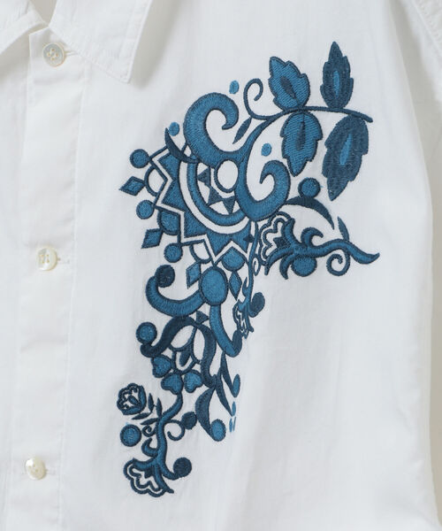 BEAMS LIGHTS（ビームスライツ）の「BEAMS LIGHTS / フラワー刺繍シャツ（シャツ/ブラウス・メンズ・サックスブルー/ホワイト・MEDIUM/LARGE/SMALL）」の3枚目の写真