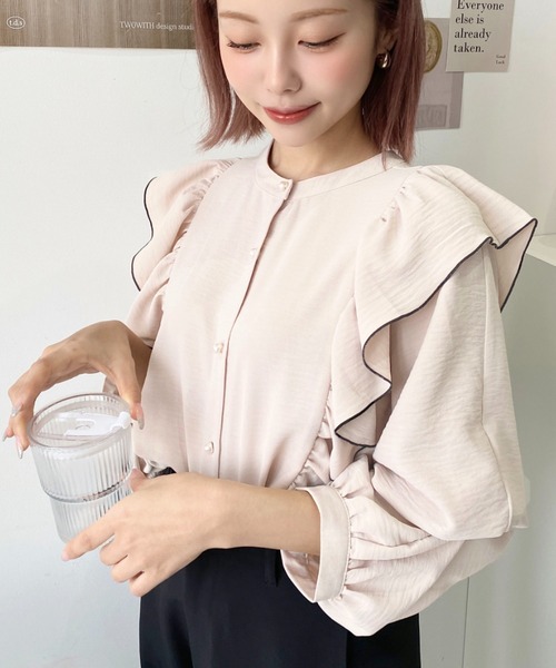 moment+(モーメントプラス)の「パール釦マルチウェイ配色メローフリル長袖ブラウス(シャツ/ブラウス・レディース・ラベンダー/ベージュ/ブラック/オフホワイト・M/L)」の20枚目の写真
