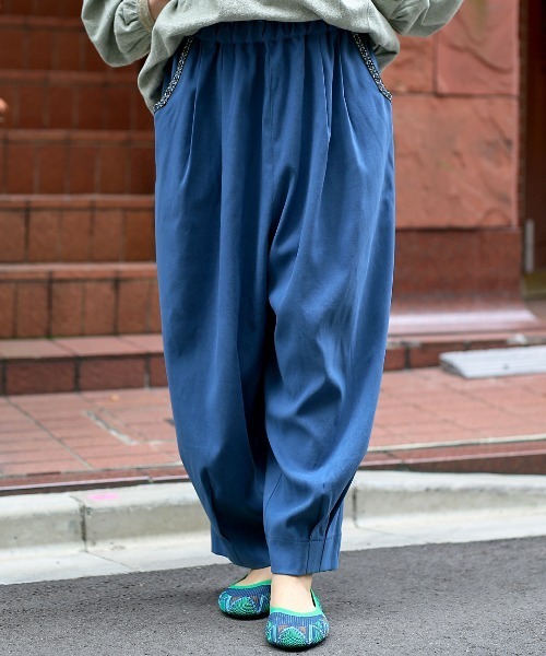 チチカカ（チチカカ）の「ピーチスキンエッグタックパンツ【大きいサイズ】（その他パンツ・レディース・ブルー/ブラック/ライトグリーン・3L）」の3枚目の写真