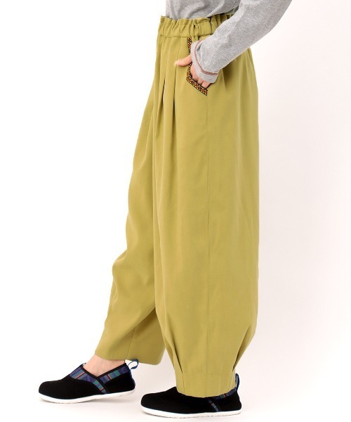 チチカカ（チチカカ）の「ピーチスキンエッグタックパンツ【大きいサイズ】（その他パンツ・レディース・ブルー/ブラック/ライトグリーン・3L）」の11枚目の写真