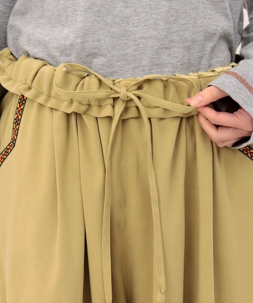 チチカカ（チチカカ）の「ピーチスキンエッグタックパンツ【大きいサイズ】（その他パンツ・レディース・ブルー/ブラック/ライトグリーン・3L）」の14枚目の写真