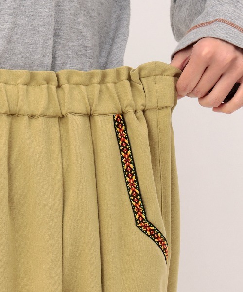 チチカカ（チチカカ）の「ピーチスキンエッグタックパンツ【大きいサイズ】（その他パンツ・レディース・ブルー/ブラック/ライトグリーン・3L）」の15枚目の写真