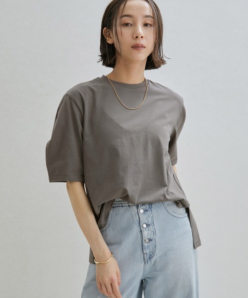 SALON adam et rope'（サロン アダム エ ロペ）の「[ご好評につき新色追加！]【UVケア・接触冷感】カーブスリーブクルーネックTシャツ（Tシャツ/カットソー・レディース・ホワイト/ブラック/グレー/グリーン・FREE）」の4枚目の写真