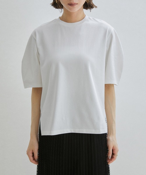 SALON adam et rope'（サロン アダム エ ロペ）の「[ご好評につき新色追加！]【UVケア・接触冷感】カーブスリーブクルーネックTシャツ（Tシャツ/カットソー・レディース・ホワイト/ブラック/グレー/グリーン・FREE）」の5枚目の写真