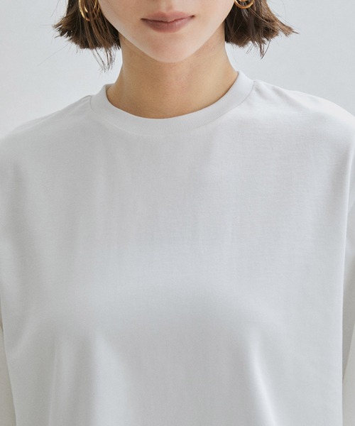 SALON adam et rope'（サロン アダム エ ロペ）の「[ご好評につき新色追加！]【UVケア・接触冷感】カーブスリーブクルーネックTシャツ（Tシャツ/カットソー・レディース・ホワイト/ブラック/グレー/グリーン・FREE）」の7枚目の写真