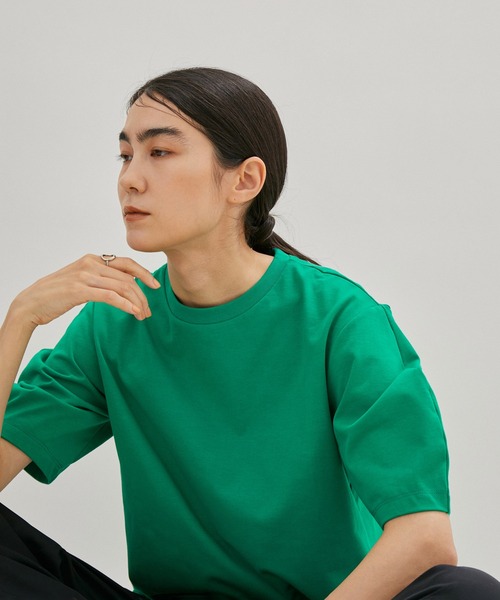 SALON adam et rope'（サロン アダム エ ロペ）の「[ご好評につき新色追加！]【UVケア・接触冷感】カーブスリーブクルーネックTシャツ（Tシャツ/カットソー・レディース・ホワイト/ブラック/グレー/グリーン・FREE）」の13枚目の写真