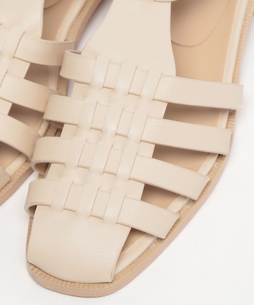 Andemiu（アンデミュウ）の「【SサイズWEB限定】グルカフラットサンダル191465（サンダル・レディース・オフホワイト/ブラック/ベージュ・SMALL/MEDIUM/LARGE）」の17枚目の写真