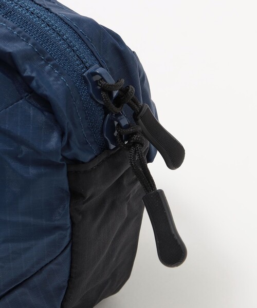 THE NORTH FACE(ザノースフェイス)の「THE NORTH FACE: MAYFLY HIP POUCH(ショルダーバッグ・メンズ・ブラック/ブルー・ONE SIZE)」の6枚目の写真