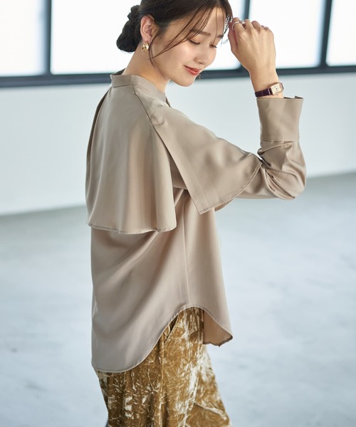 STYLE DELI(スタイルデリ)の「ケープ付き2WAYブラウス(シャツ/ブラウス・レディース・モカ/ライトベージュ・MEDIUM)」の6枚目の写真