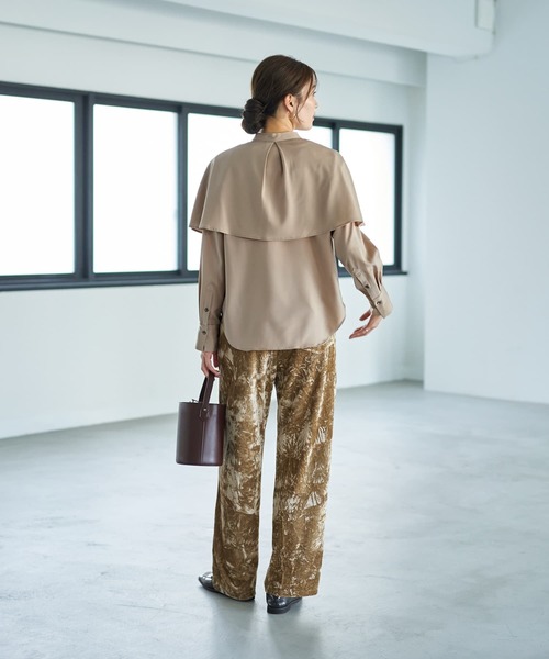 STYLE DELI(スタイルデリ)の「ケープ付き2WAYブラウス(シャツ/ブラウス・レディース・モカ/ライトベージュ・MEDIUM)」の7枚目の写真