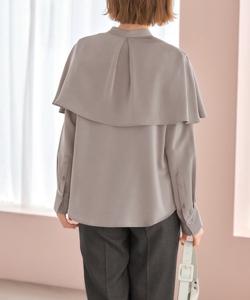 STYLE DELI(スタイルデリ)の「ケープ付き2WAYブラウス(シャツ/ブラウス・レディース・モカ/ライトベージュ・MEDIUM)」の18枚目の写真