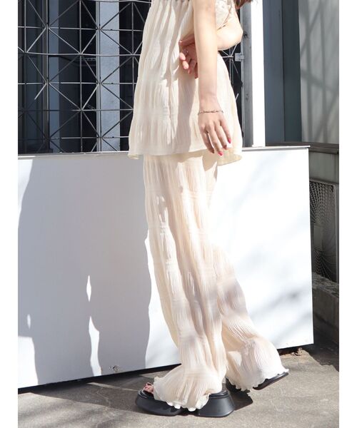 EMODA(エモダ)の「シャーリングリラックスパンツ(その他パンツ・レディース・ブラック/グレー/ブルー/アイボリー・FREE)」の15枚目の写真