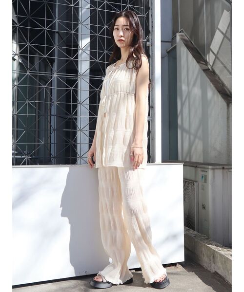 EMODA(エモダ)の「シャーリングリラックスパンツ(その他パンツ・レディース・ブラック/グレー/ブルー/アイボリー・FREE)」の7枚目の写真