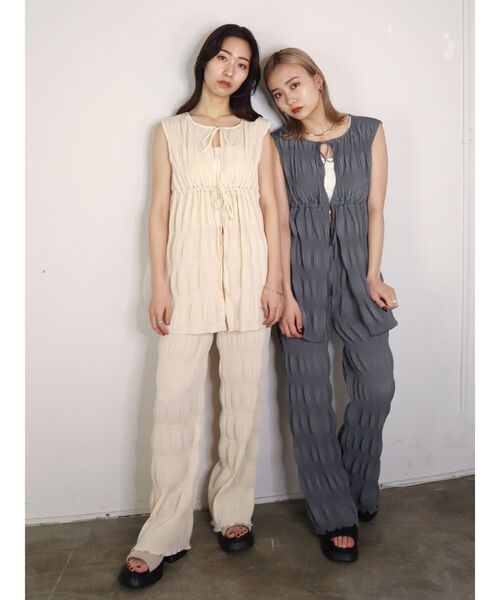 EMODA(エモダ)の「シャーリングリラックスパンツ(その他パンツ・レディース・ブラック/グレー/ブルー/アイボリー・FREE)」の6枚目の写真