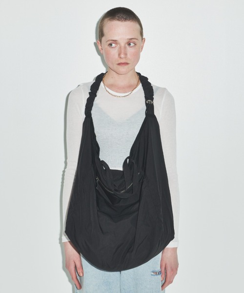 un/neu（アンノイ）の「ギャザーハンドルビッグトート / ナイロンショルダーバッグ（トートバッグ・レディース・ブラック/ホワイト/ブルー/グレー・FREE）」の5枚目の写真