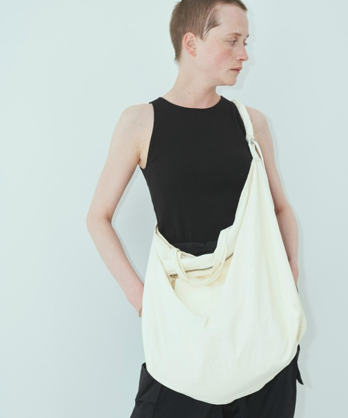 un/neu（アンノイ）の「ギャザーハンドルビッグトート / ナイロンショルダーバッグ（トートバッグ・レディース・ブラック/ホワイト/ブルー/グレー・FREE）」の19枚目の写真