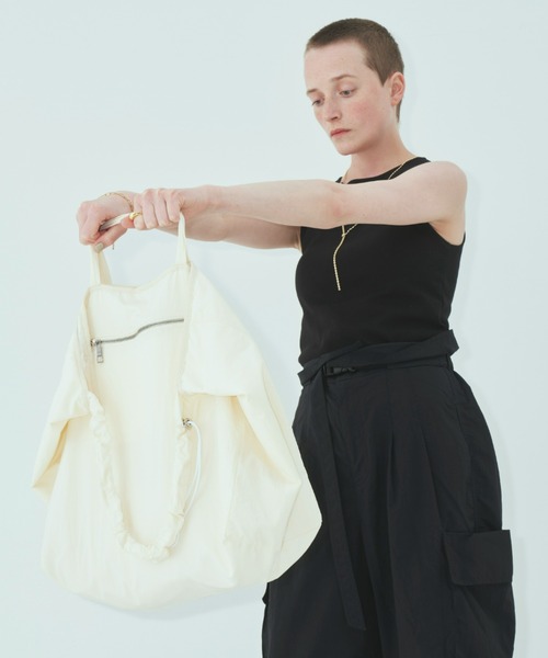 un/neu（アンノイ）の「ギャザーハンドルビッグトート / ナイロンショルダーバッグ（トートバッグ・レディース・ブラック/ホワイト/ブルー/グレー・FREE）」の20枚目の写真