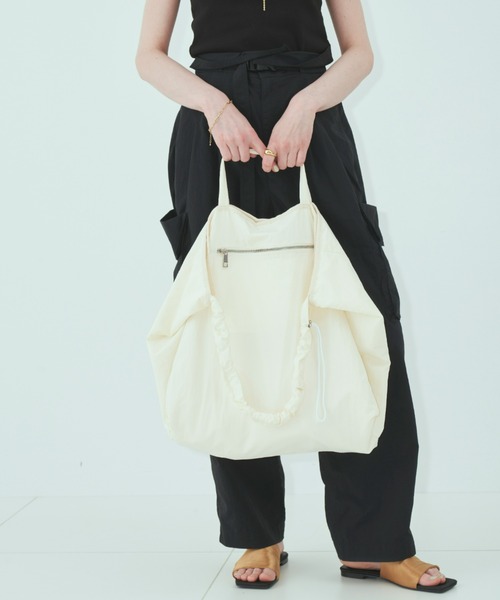 un/neu（アンノイ）の「ギャザーハンドルビッグトート / ナイロンショルダーバッグ（トートバッグ・レディース・ブラック/ホワイト/ブルー/グレー・FREE）」の21枚目の写真