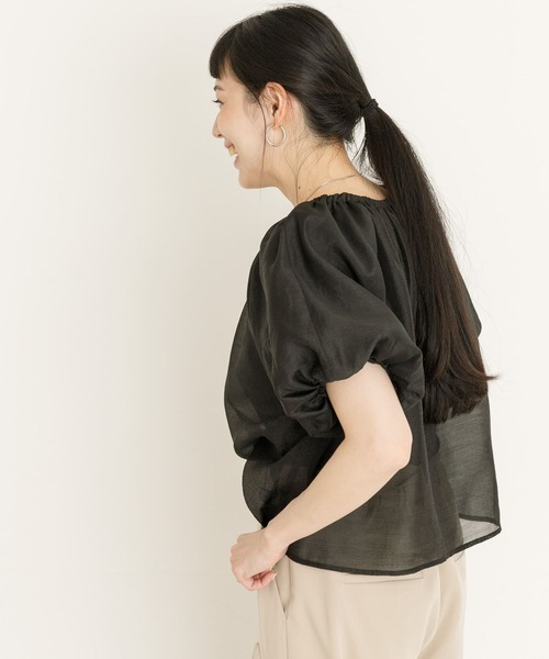 UR Lab.（アーバンリサーチラボ）の「ギャザーシアーブラウス（シャツ/ブラウス・レディース・グレー/ブラック/アイボリー・FREE）」の2枚目の写真