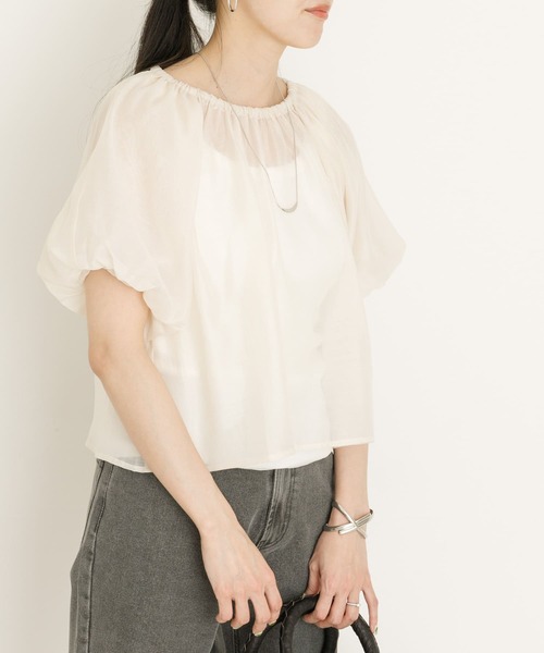 UR Lab.（アーバンリサーチラボ）の「ギャザーシアーブラウス（シャツ/ブラウス・レディース・グレー/ブラック/アイボリー・FREE）」の7枚目の写真