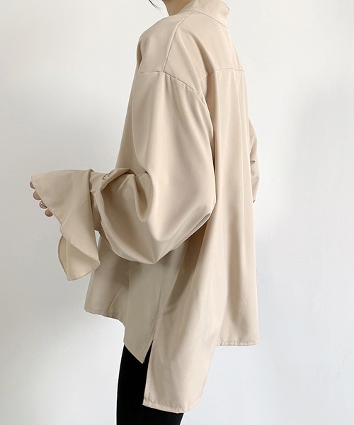 MAISON DE THERESE(メゾン ド テレーズ)の「スタンドカラーフレア袖口 揺るとしたシャツブラウス(シャツ/ブラウス・レディース・ベージュ/グレイッシュベージュ/ホワイト・FREE)」の4枚目の写真