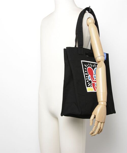Keith Haring（キース・ヘリング）の「【 Keith Haring / キースへリング 】 2way ブック トート バッグ（トートバッグ・メンズ・ブラック系1/ホワイト系2/ブラック系2/ホワイト系1・FREE）」の8枚目の写真