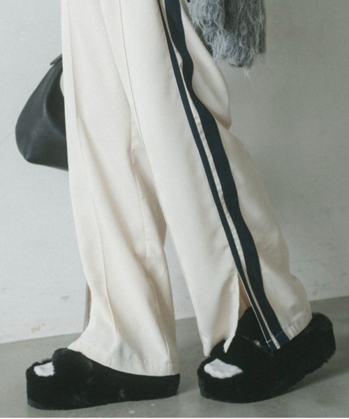 VANNIE U(ヴァニーユー)の「ラインタックスラックスパンツ(スラックス・レディース・アイボリー/グレー・S/L/M)」の15枚目の写真