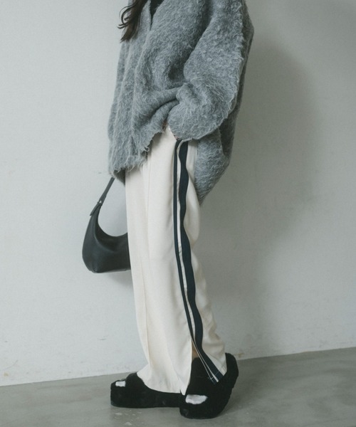 VANNIE U(ヴァニーユー)の「ラインタックスラックスパンツ(スラックス・レディース・アイボリー/グレー・S/L/M)」の14枚目の写真