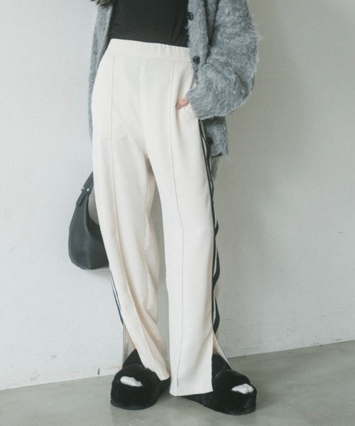 VANNIE U(ヴァニーユー)の「ラインタックスラックスパンツ(スラックス・レディース・アイボリー/グレー・S/L/M)」の17枚目の写真
