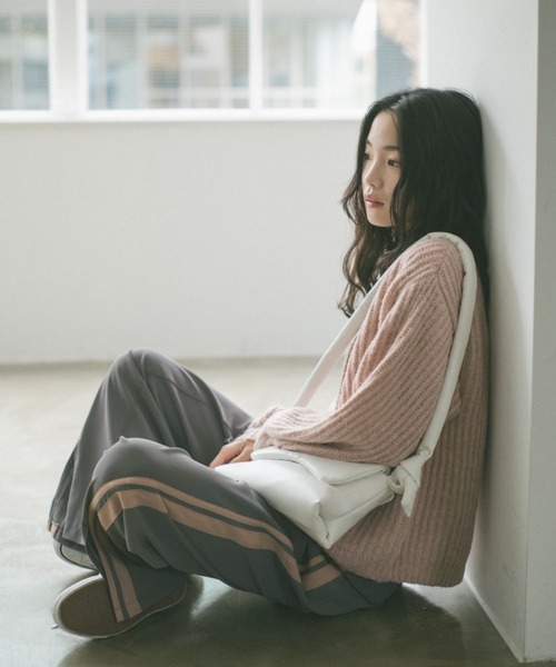 VANNIE U(ヴァニーユー)の「ラインタックスラックスパンツ(スラックス・レディース・アイボリー/グレー・S/L/M)」の4枚目の写真