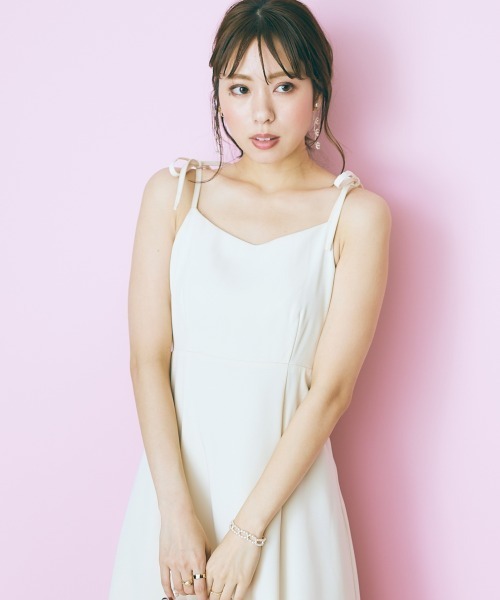 marun（マルン）の「＜大きいサイズ＞ 肩リボンキャミソールワンピース marun（ワンピース・レディース・ブラック/アイボリー・5L/LL/4L/L/3L）」の3枚目の写真