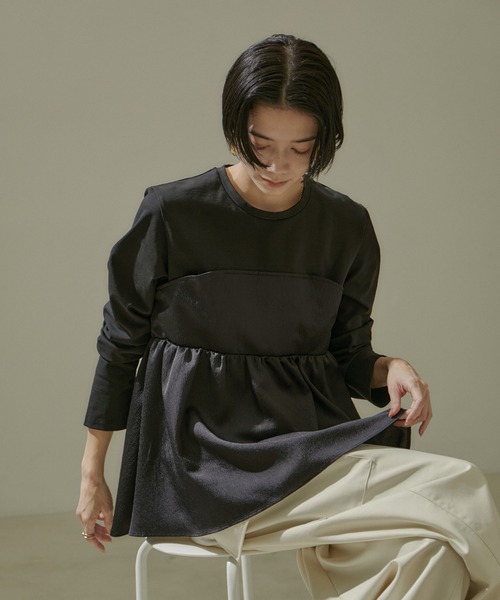 SALON adam et rope'（サロン アダム エ ロペ）の「[UVカット・透湿機能付き]ベアドッキングペプラムプルオーバー（Tシャツ/カットソー・レディース・ブラック/オフホワイト・FREE）」の13枚目の写真