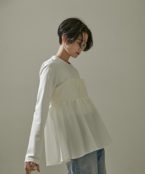 SALON adam et rope'（サロン アダム エ ロペ）の「[UVカット・透湿機能付き]ベアドッキングペプラムプルオーバー（Tシャツ/カットソー・レディース・ブラック/オフホワイト・FREE）」の22枚目の写真