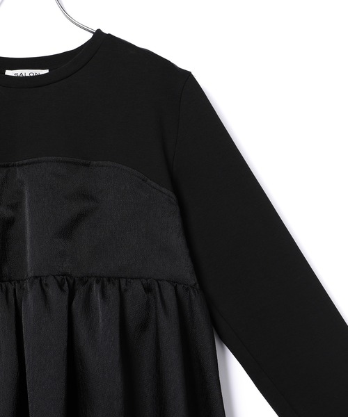 SALON adam et rope'（サロン アダム エ ロペ）の「[UVカット・透湿機能付き]ベアドッキングペプラムプルオーバー（Tシャツ/カットソー・レディース・ブラック/オフホワイト・FREE）」の7枚目の写真