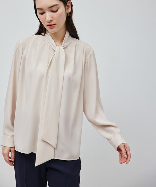 ROPE'(ロペ)の「ジョーゼットストレッチ ボウタイブラウス【セレモニー対応】【洗える】(シャツ/ブラウス・レディース・ホワイト/ベージュ・FREE)」の1枚目の写真