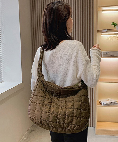 Miniministore(ミニミニストア)の「キルトショルダーバッグダウン風レディース(ショルダーバッグ・レディース・グリーン/ブラック/ブラウン/ベージュ/アイボリー・FREE)」の4枚目の写真