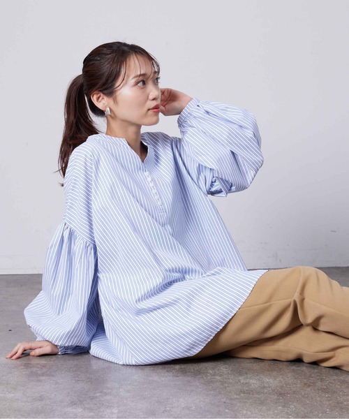 Chez toi(シェトワ)の「スリットネック袖ボリュームブラウス(シャツ/ブラウス・レディース・オフホワイト/ピンク/ホワイト/ネイビー・FREE)」の5枚目の写真