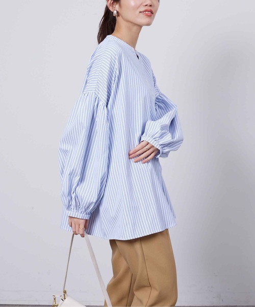 Chez toi(シェトワ)の「スリットネック袖ボリュームブラウス(シャツ/ブラウス・レディース・オフホワイト/ピンク/ホワイト/ネイビー・FREE)」の12枚目の写真