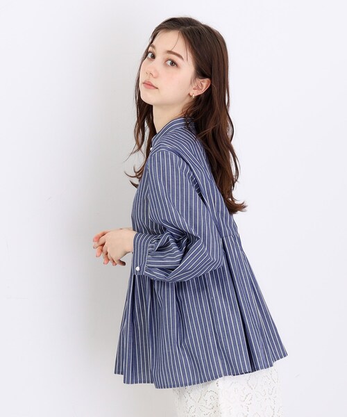 index（インデックス）の「◆≪5color≫ ラメラインペプラムブラウス【防シワ/イージーケア/洗濯機洗い可】（シャツ/ブラウス・レディース・ホワイト系5/ネイビー系2/サックスブルー系2/ベージュ系その他6/ブラウン系その他5・40/38/42/36）」の4枚目の写真