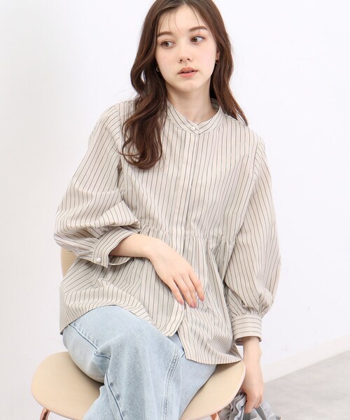 index（インデックス）の「◆≪5color≫ ラメラインペプラムブラウス【防シワ/イージーケア/洗濯機洗い可】（シャツ/ブラウス・レディース・ホワイト系5/ネイビー系2/サックスブルー系2/ベージュ系その他6/ブラウン系その他5・40/38/42/36）」の3枚目の写真