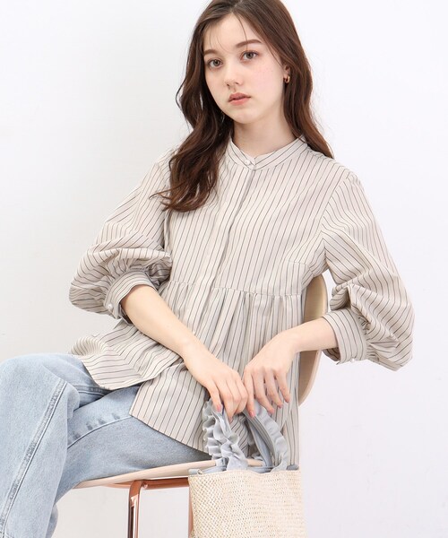 index（インデックス）の「◆≪5color≫ ラメラインペプラムブラウス【防シワ/イージーケア/洗濯機洗い可】（シャツ/ブラウス・レディース・ホワイト系5/ネイビー系2/サックスブルー系2/ベージュ系その他6/ブラウン系その他5・40/38/42/36）」の6枚目の写真