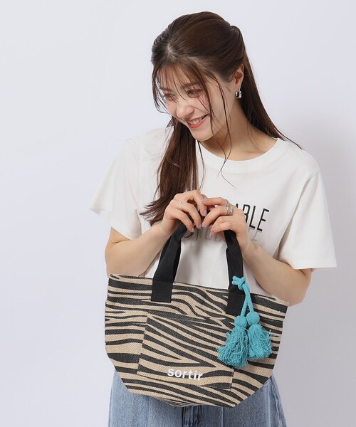 SHOO・LA・RUE（シューラルー）の「◆シーズンムード高まる フロントポケット ジュートランチトートバッグ（トートバッグ・レディース・ブラック/ライトパープル/ダークブラウン/オレンジ/イエロー/ブラック系・00）」の7枚目の写真